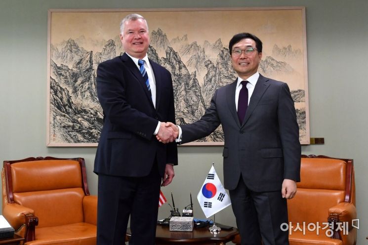 [포토] 악수하는 한미 북핵 수석대표