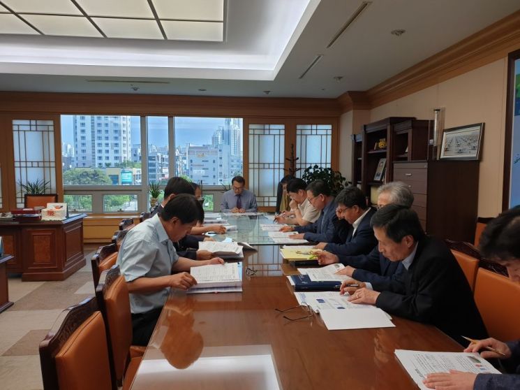 전북도가 민선7기 출범 1주년을 맞아 지난 27일 행정부지사 주재로 '도지사 공약사업 추진상황 보고회'를 개최했다.