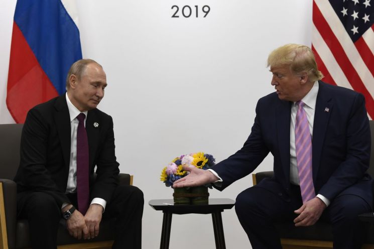 블라디미르 푸틴 러시아 대통령(왼쪽)과 도널드 트럼프 미국 대통령 [이미지출처=AP연합뉴스]