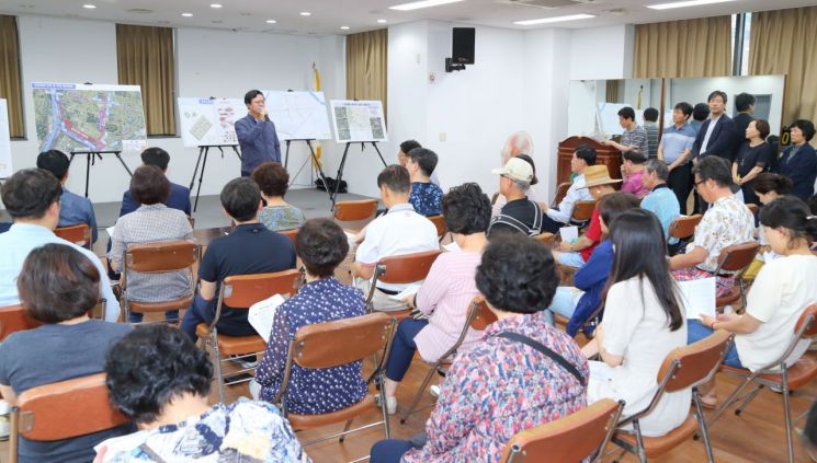 [포토]채현일 영등포구청장 ‘문래동 수질사고 2차 주민설명회’ 참석