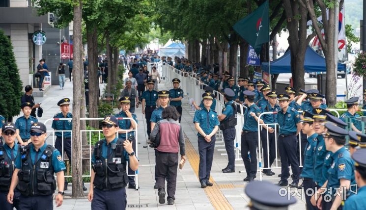 [포토]경계 강화한 경찰