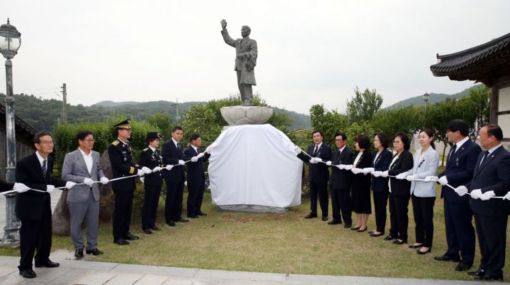 함평군은 지난 28일 일강 김철 선생 기념관 앞에서 함평 출신 독립운동가 일강 김철 선생의 추모식을 거행했다. 사진=함평군