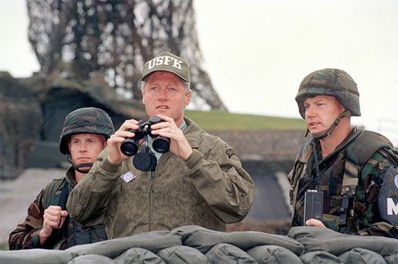 1993년 7월 비무장지대(DMZ)를 방문한 빌 클린턴 대통령