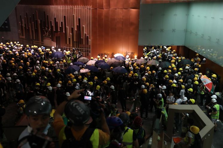 中 정부 "홍콩, 시위대 폭력행위 처벌 지지"