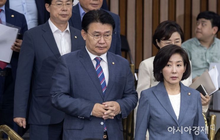 [포토] 회의 참석하는 나경원 원내대표