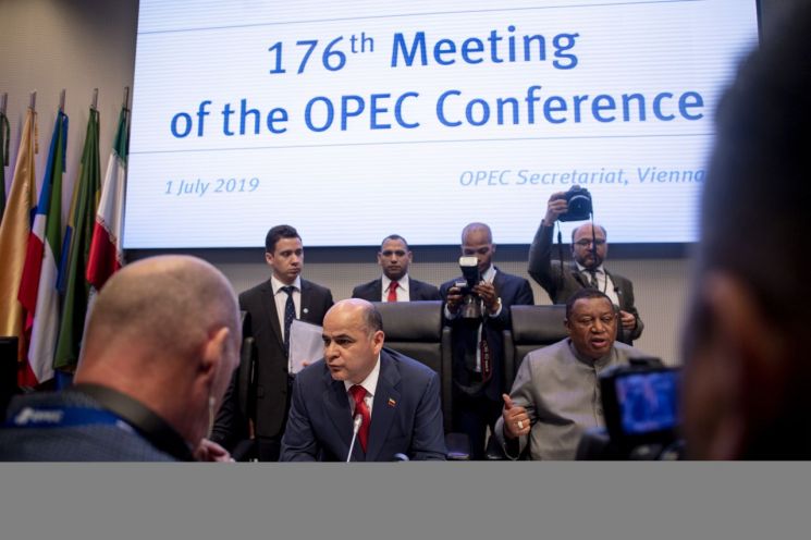 이란 위기보다 경기침체 대응…OPEC, 감산 9개월 연장