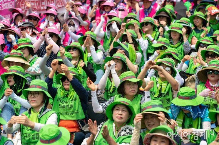 [포토]학교 비정규직 노동자 총파업 선포 집회