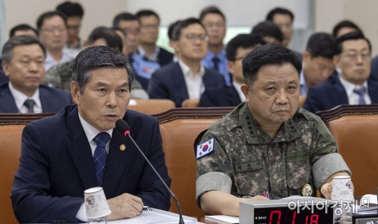 [포토] 답변하는 정경두 국방부 장관