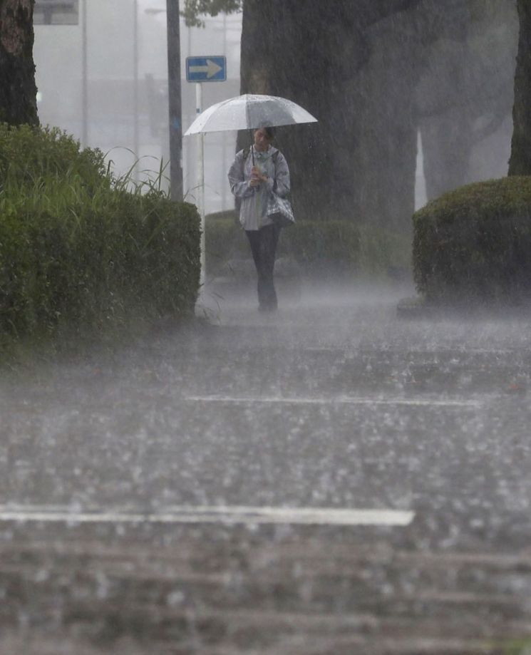 日 가고시마, 기록적 폭우로 1명 사망·90만명 대피령