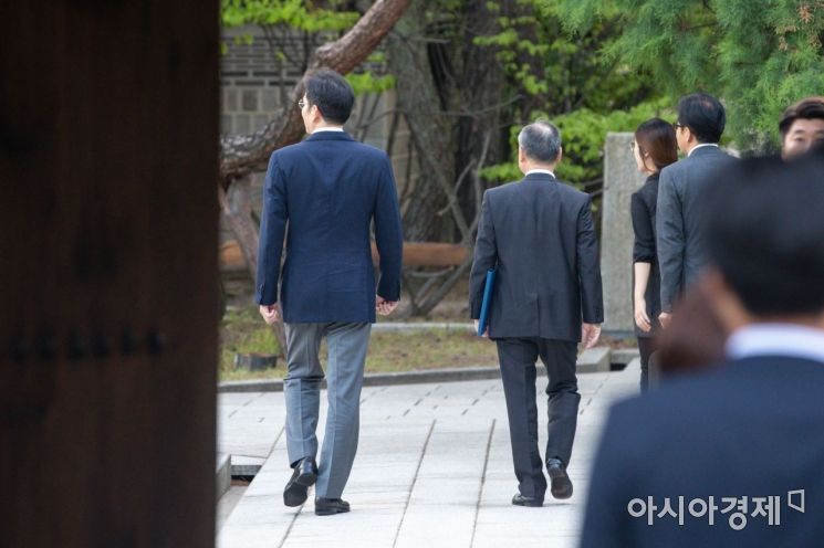 [포토]만찬장으로 이동하는 이재용 부회장-손정의 회장