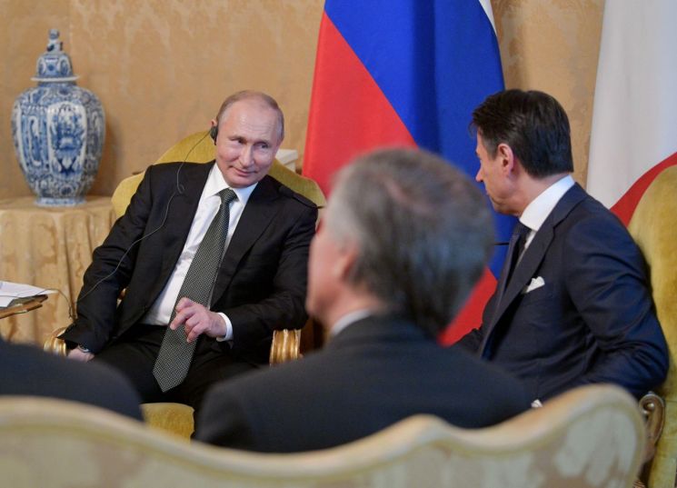 伊총리 만난 푸틴 "EU제재해제 도와달라"