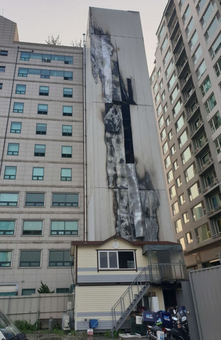 서울 신정동 11층 상가 화재 진압…인명피해 없어