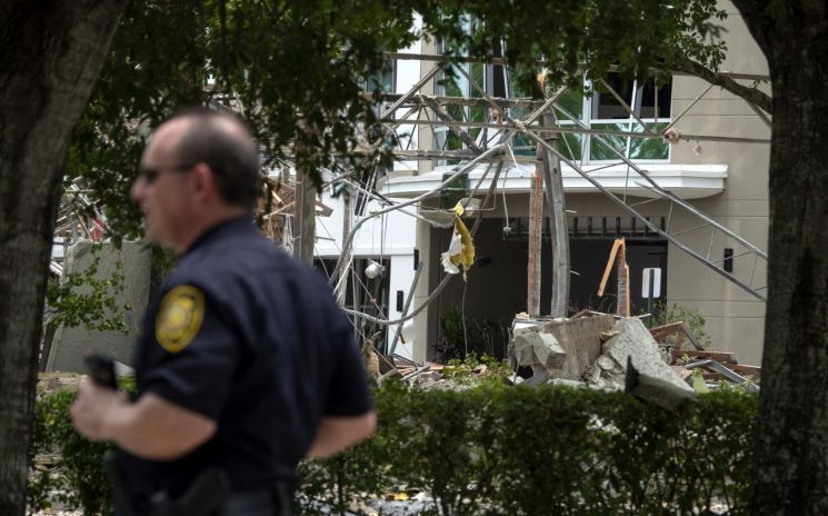 美플로리다주 쇼핑몰 가스폭발…"최소 21명 부상"
