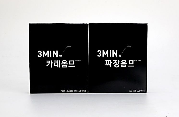 오뚜기와 시스템옴므의 만남…‘3분 카레옴므, 짜장옴므’ 한정판 출시