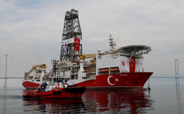터키, 키프로스 가스시추선 또 보내…東지중해 자원전쟁 