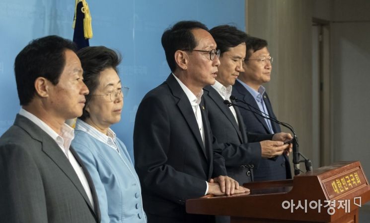 [포토] 기자회견 갖는 한국당 법사위원들