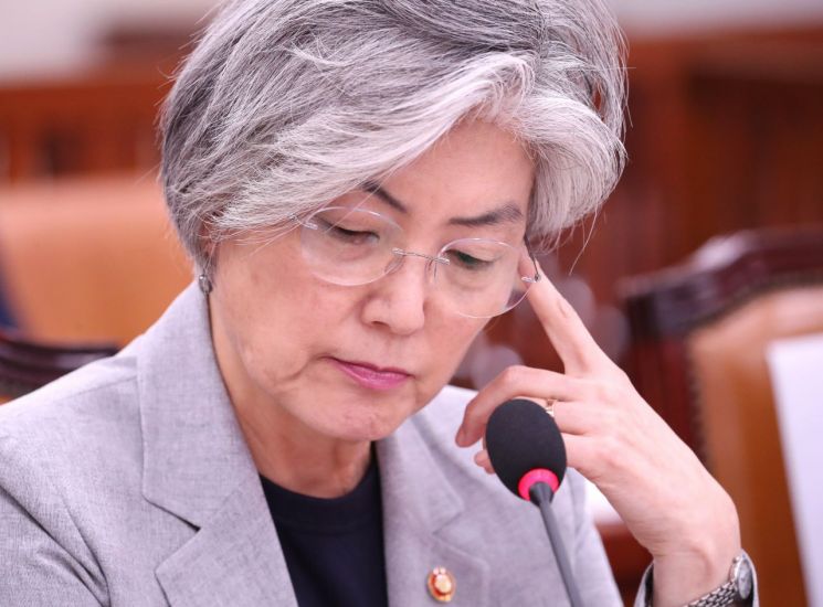 강경화 "일본에 보복조치 즉각 철회 지속 요청 중"