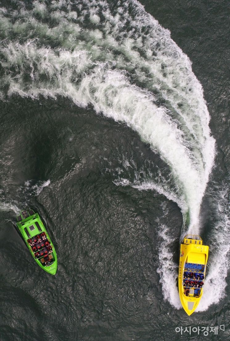 [포토]시원하게 물살 가르는 제트보트