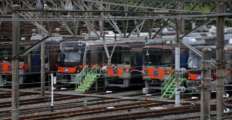 부산지하철서 “마스크 써라”는 역무원 폭행