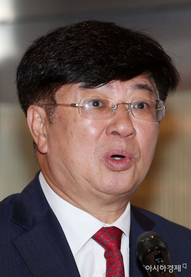 [포토]축사하는 이종구 위원장 