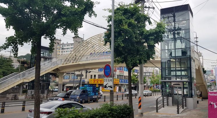 강서구 가곡초교 앞 ‘보도육교 승강기 교체공사’ 완료