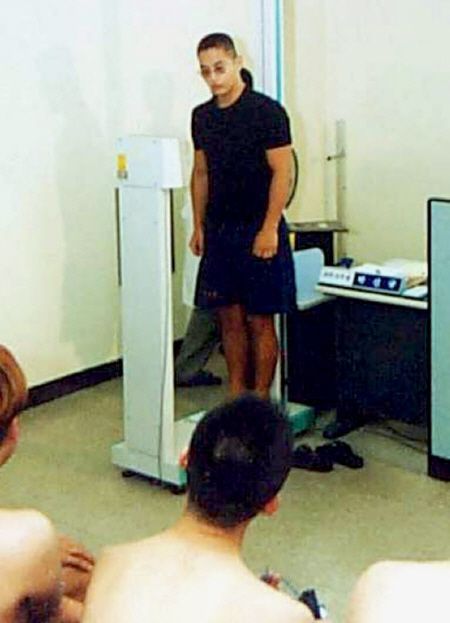 2001년 8월 7일 유승준이 대구지방병무청에서 징병 신체검사를 받는 모습 [이미지출처=연합뉴스]