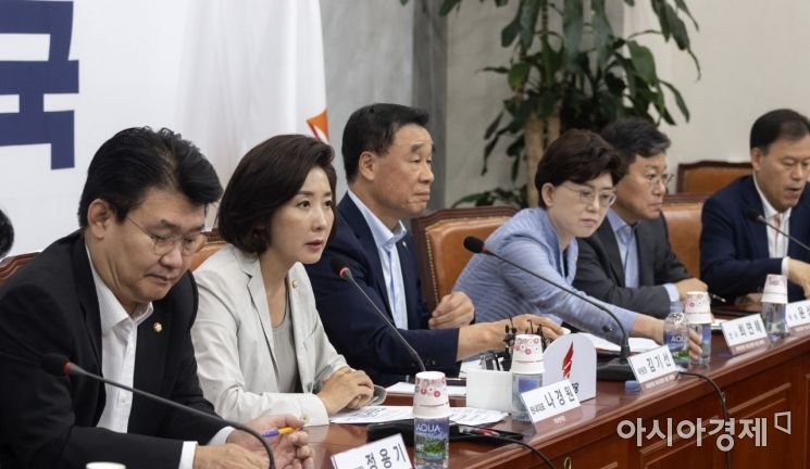 나경원 자유한국당 원내대표가 12일 국회에서 열린 에너지정책파탄 및 비리 진상규명 특위에 참석, 모두 발언을 하고 있다./윤동주 기자 doso7@