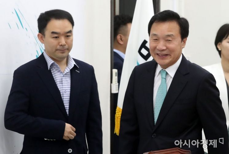 [포토] 회의 참석하는 손학규 대표