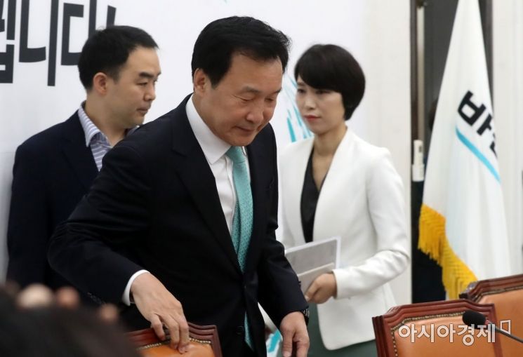 [포토] 굳은 표정의 손학규 대표