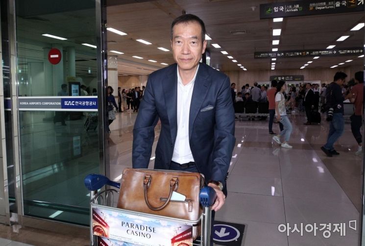 [포토] 공항 나서는 최치훈 삼성물산 의사회 의장