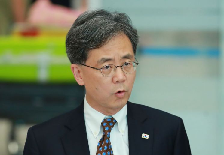 김현종 청와대 국가안보실 2차장이 14일 오후 인천국제공항 제2터미널로 귀국해 방미 결과를 밝히고 있다.
사진=연합뉴스