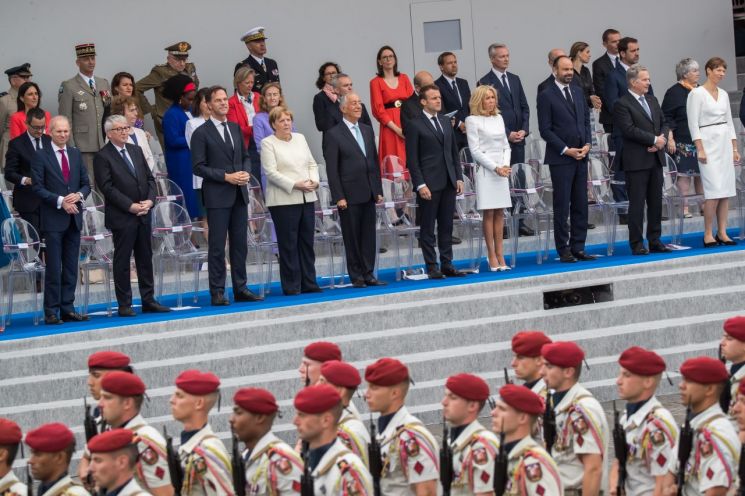 바스티유데이서 대규모 군사퍼레이드…유럽동맹 과시