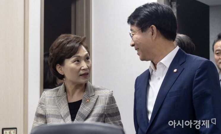 [포토] 김현미 장관, 택시제도 개편방안 당정 참석