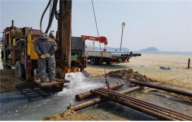 완도 신지명사십리해수욕장, 염지하수가 콸콸콸