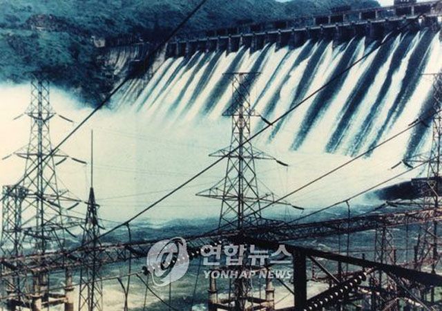 북한의 압록강 수풍댐 수력발전소(연합).