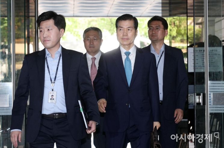 [포토] 법원 들어서는 김태한 삼성바이오 대표