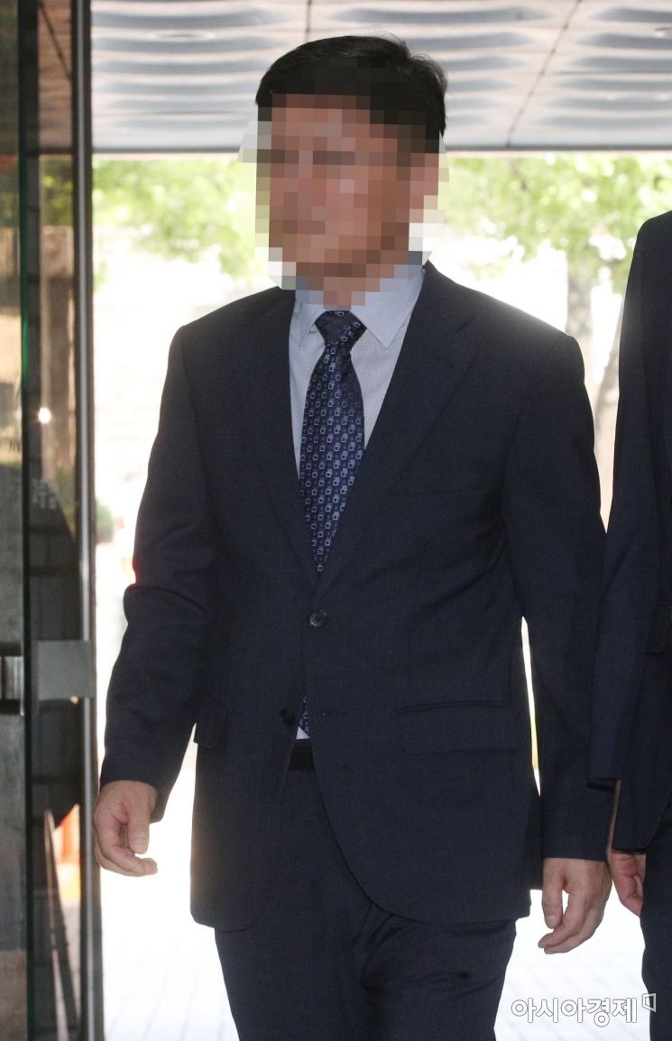 [포토] 영장심사 출석하는 김모 삼바 전무