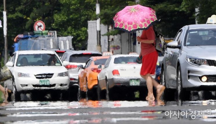 [포토] 도로 위 피어오르는 아지랑이