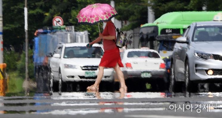 [포토] 뜨겁게 달궈진 차도