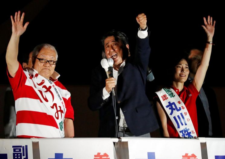 日 아베, 참의원 선거 '절반의 승리'…과반수 불구 개헌선 확보 실패