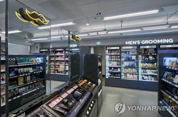 한 올리브영 매장에 설치된 '남성 그루밍 존'.사진=연합뉴스
