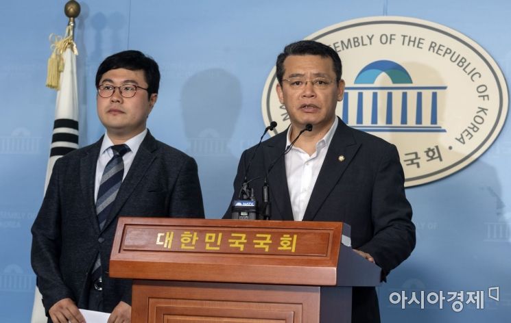 [포토] 임채훈, 바른미래당 혁신위 관련 기자회견