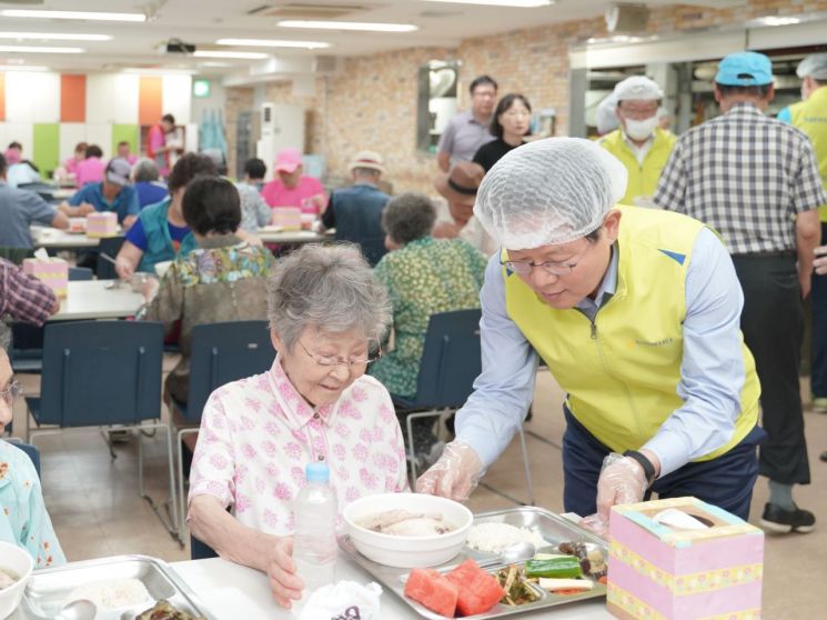 NH농협금융, 중복 맞아 사랑의 삼계탕 나눔