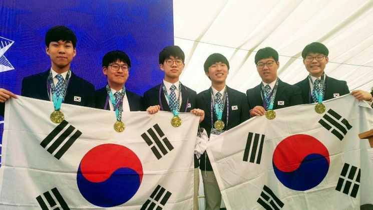 한국대표팀, 국제수학올림피아드서 전원 금메달…만점자 배출