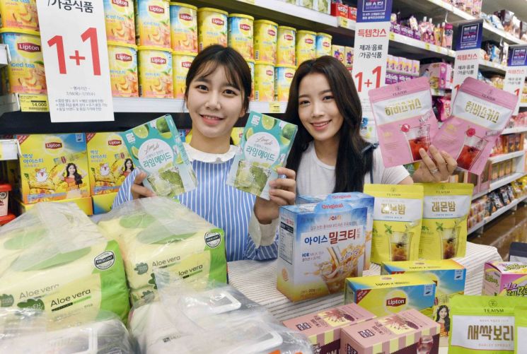 [포토]홈플러스 "600여종 '1+1 득템찬스' 꼭 챙기세요"