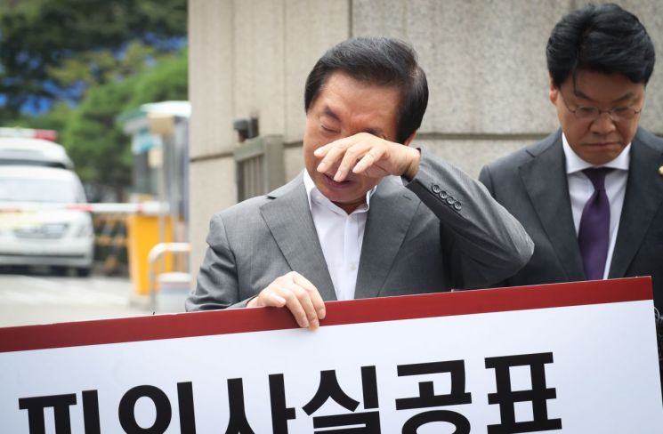 "검찰 수사 결과, 억지 논리이자 궤변" 1인 시위 나선 'KT 부정채용 의혹' 김성태