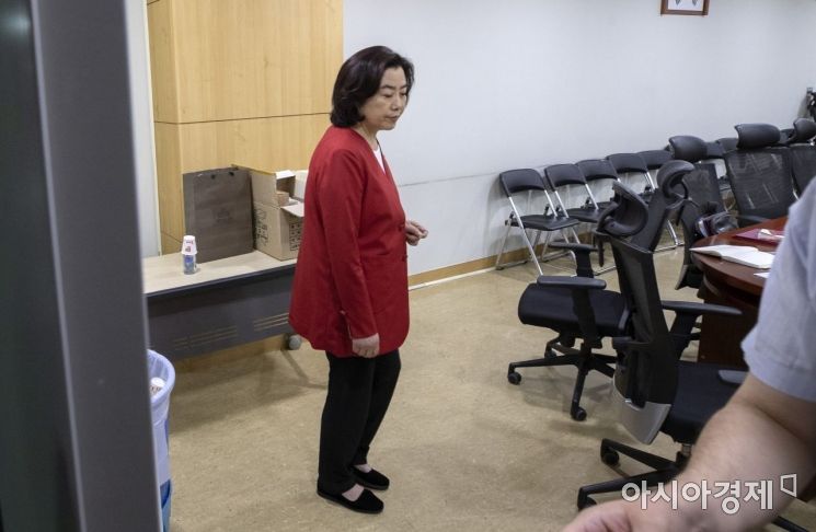[포토] '사퇴 거부' 박순자 의원 윤리위 참석