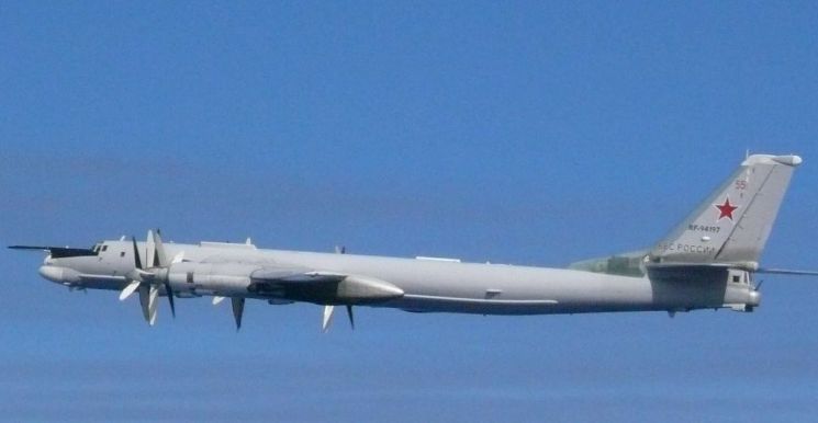 지난 23일 한국방공식별구역(KADIZ)를 무단 침입했던 러시아 TU-95 폭격기의 모습(사진=일본 방위성/www.mod.go.jp)
