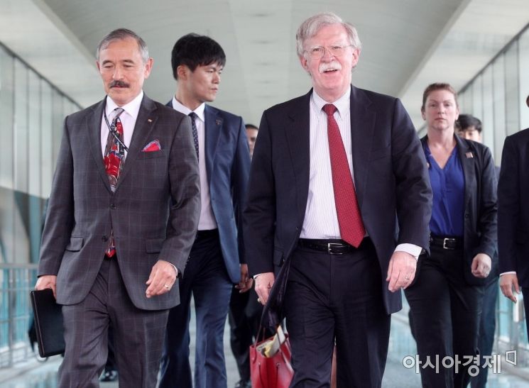 [포토] 외교부 향하는 존 볼턴 보좌관