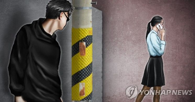 홀로 귀가하던 피해자를 뒤쫓아가 목을 졸라 기절시킨 뒤 성폭행한 남성이 항소심에서 징역 10년을 선고받았다. 사진은 이 기사 내용 중 특정한 표현과 무관함. [이미지출처=연합뉴스]